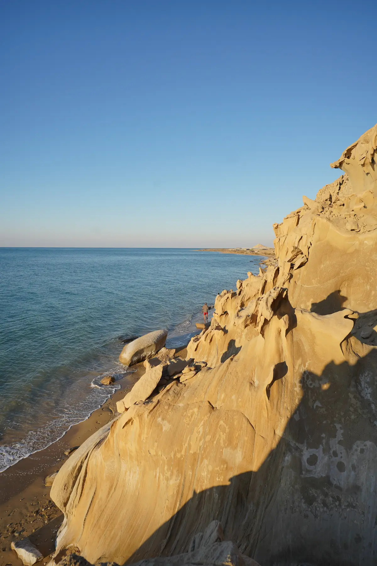 نمایی از ساحل مکسر در خلیج فارس